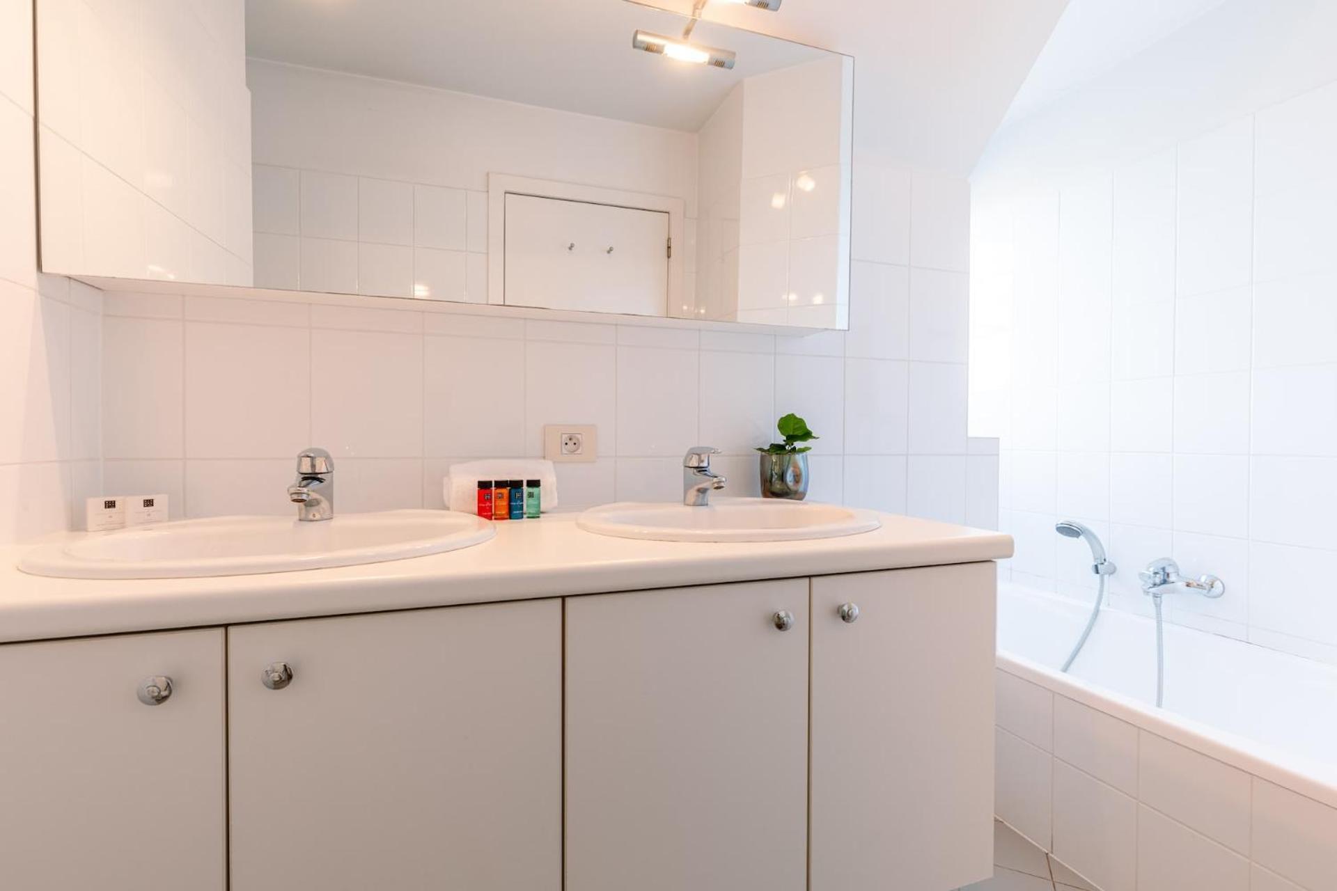 Apartamento Charming Spacious Duplex Apt With Private Parking In Knokke Exterior foto