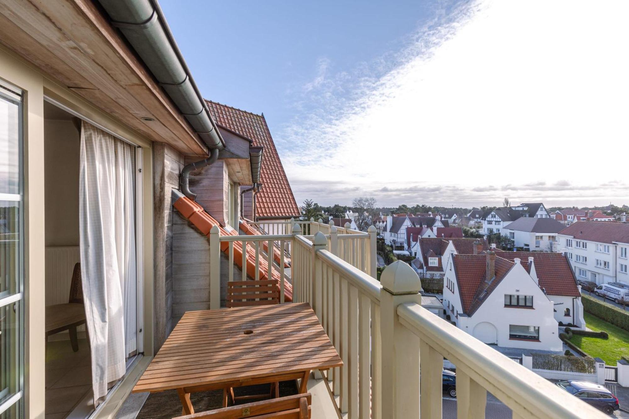 Apartamento Charming Spacious Duplex Apt With Private Parking In Knokke Exterior foto